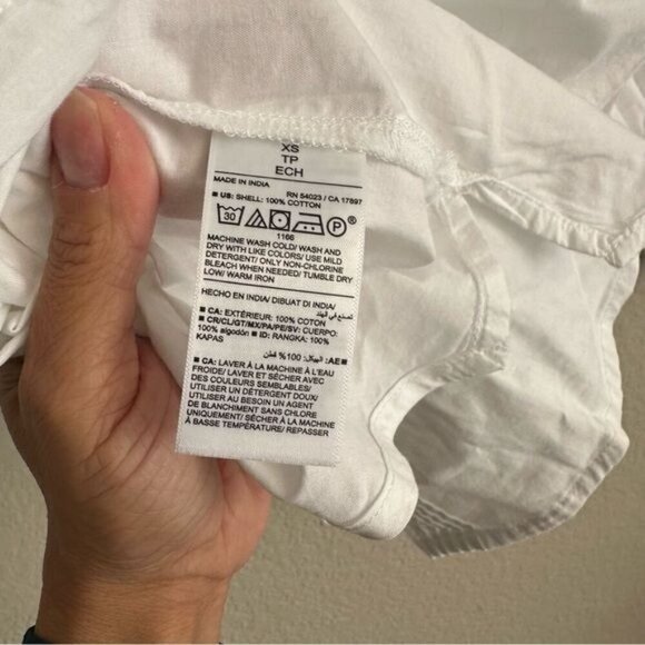 Old Navy Ruffle-Trimmed Pintucked Collarless Tuxedo Shirt White Size XS - Picture 10 of 10